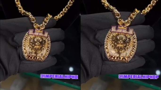 Check Out LeBron James New Chain After He Broke The NBA Scoring Record