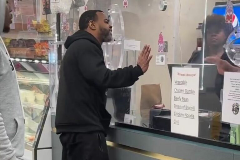 Customer Becomes Angry At Lou’s Deli In Detroit, Creating A Disturbance Inside The Establishment